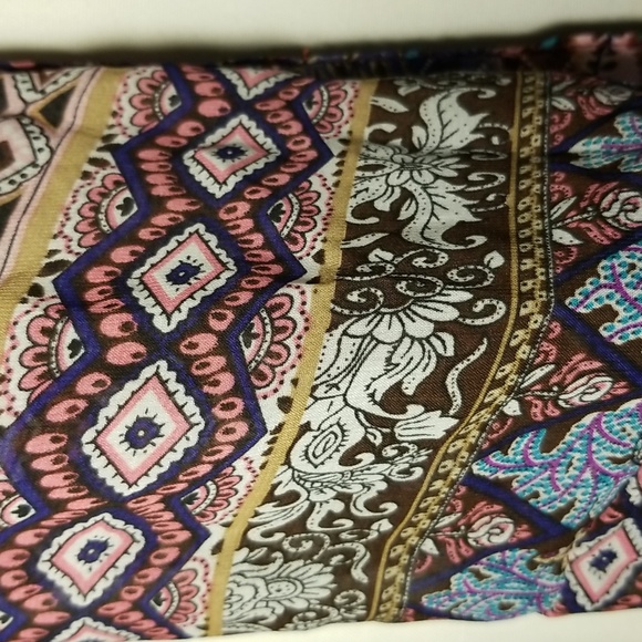 Paisley printed Large Women's Wrap Scarf. - Picture 6 of 13